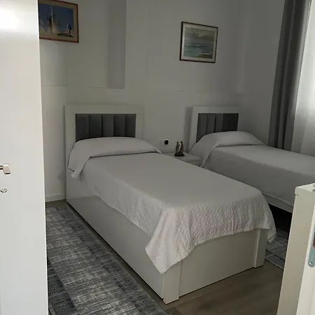 Virginia Apartment *