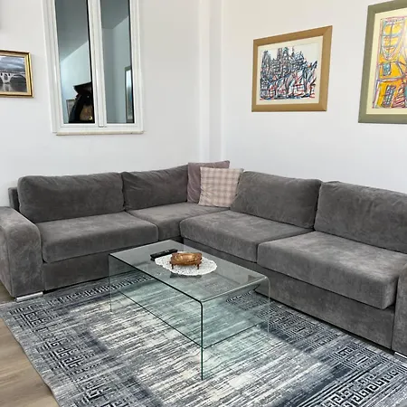 Virginia Apartment *