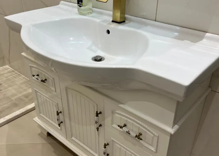 Virginia Apartment *