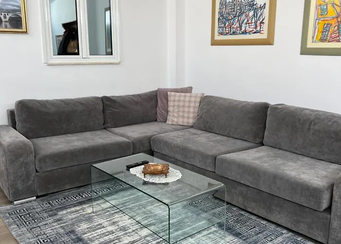 Virginia Apartment *